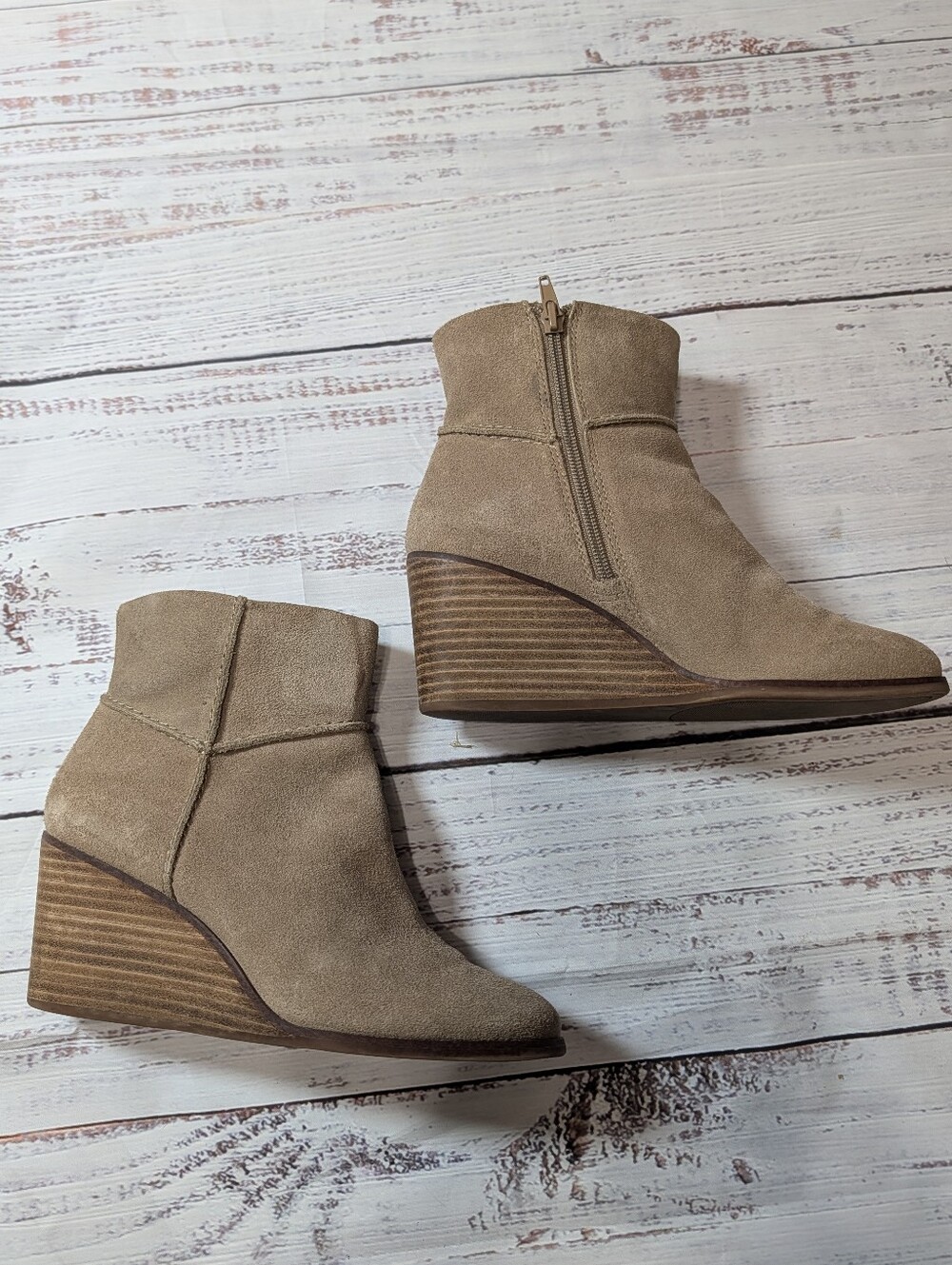 Lucky Brand Taupe Suede Wedge Ankle Booties Side Zip Stacked Heel 7.5M - Picture 4 of 8